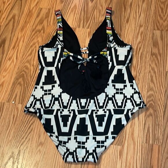 Becca Tribal Primitive Print Black White 1 piece swimsuit, bathing, tank, Large - Picture 5 of 10